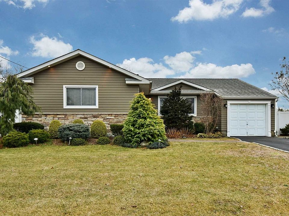 1st image of 18 Taylor Dr