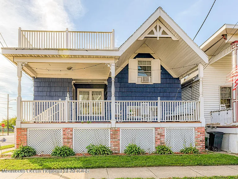 42 Abbott Ave — Photo 1