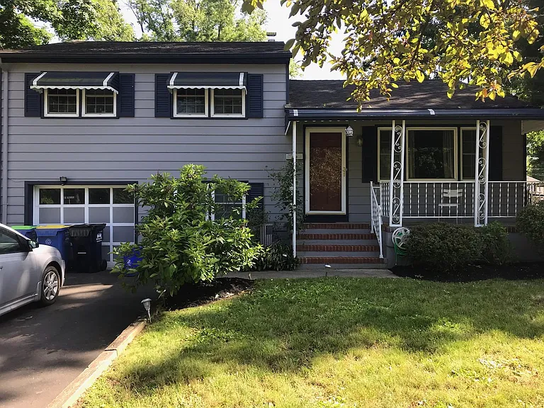 Maple Ave — Photo 1