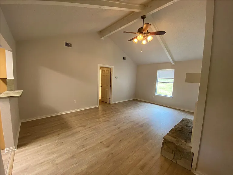 1516 Lisa Dr #B — Photo 2