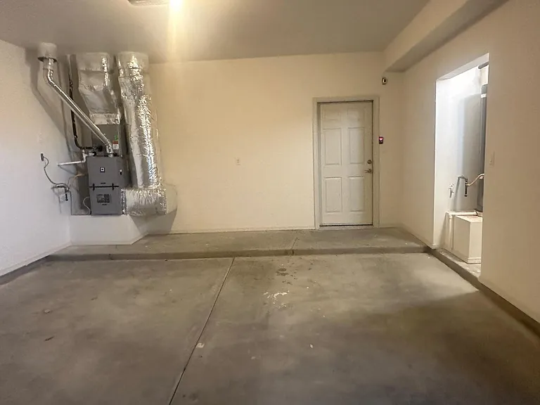 1085 Walsh St SE — Photo 24