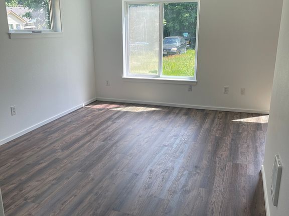 5th image of 213 SE 3rd St