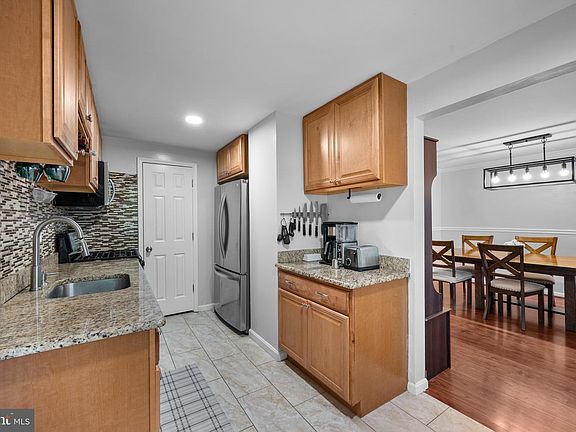 4th image of 1430 Deerfield Ln