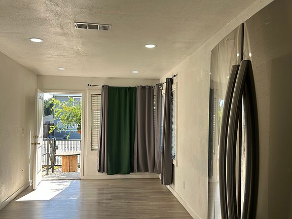 5th image of 306 Orchard Ave