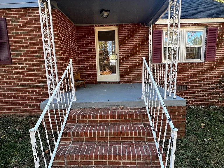 221 Howard Rd — Photo 4
