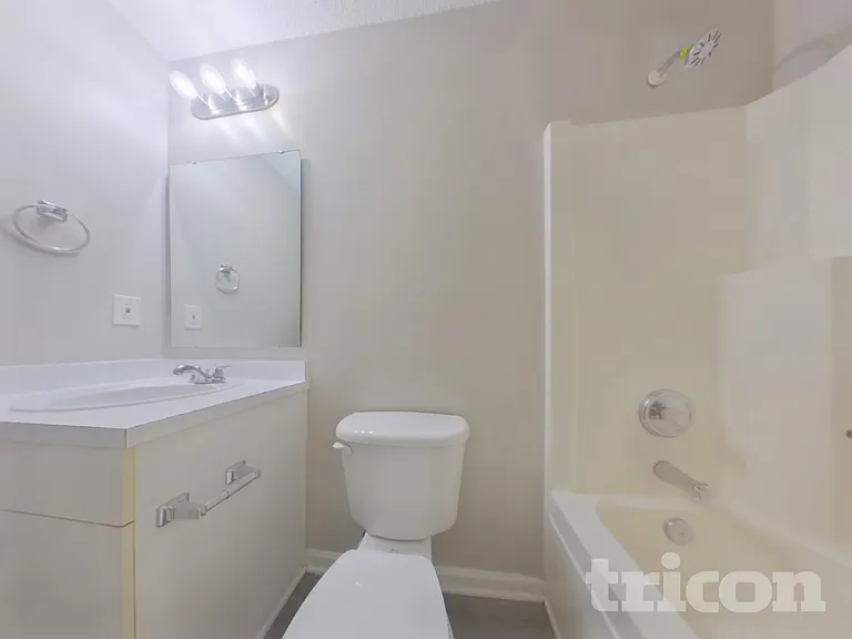 119 W Waverly Place Ct — Photo 17