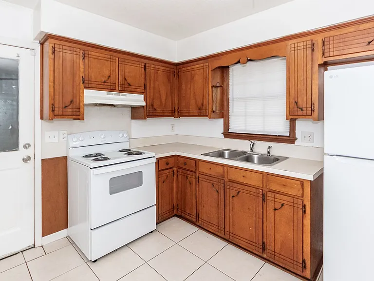 107 Greenhurst Ave — Photo 11