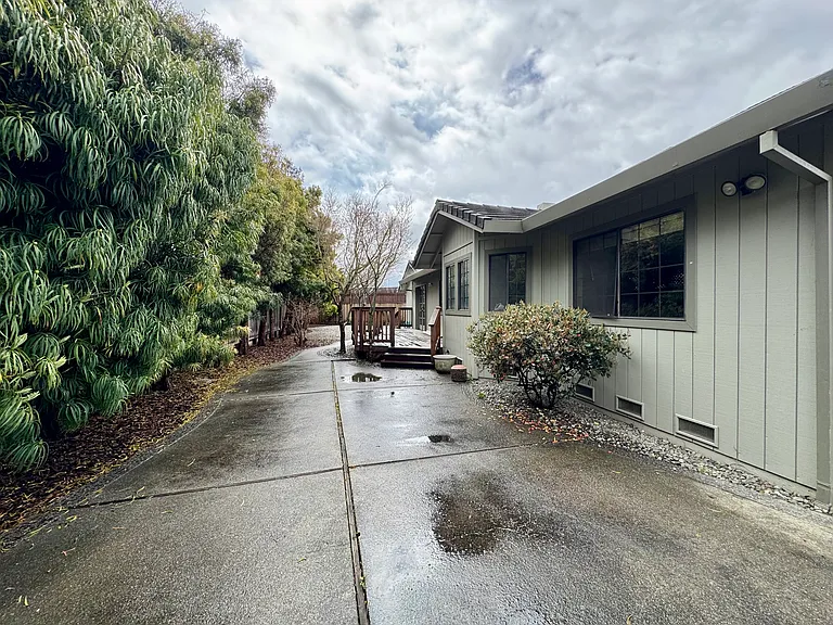 721 William Ct — Photo 26