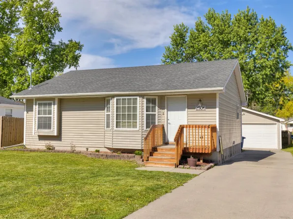 2506 E 39th Ct, Des Moines, IA 50317
