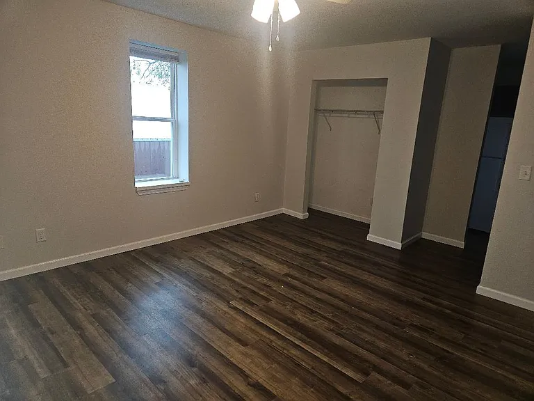 601 E Main St — Photo 3