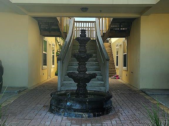 3rd image of 101 E Tarpon St Unit 4