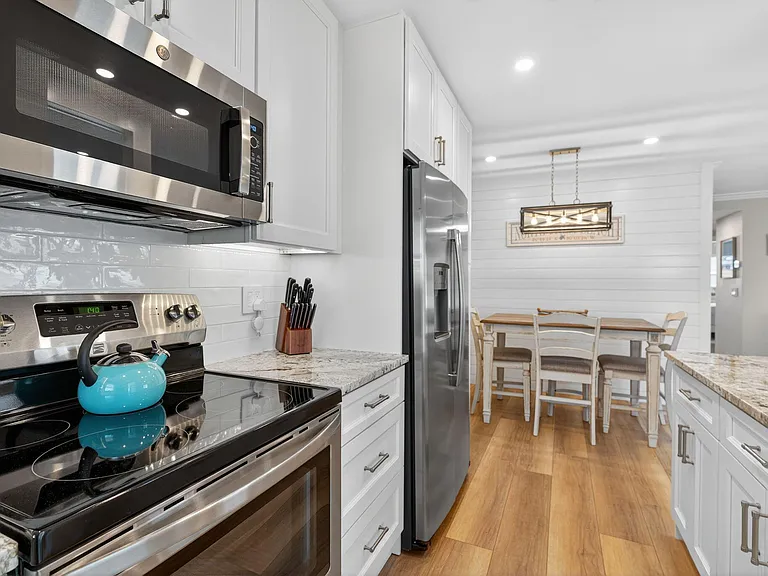 110 Shore Ct #301 — Photo 12