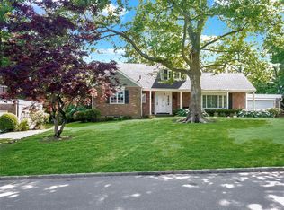 6 Nottingham Pl, Great Neck, NY 11023