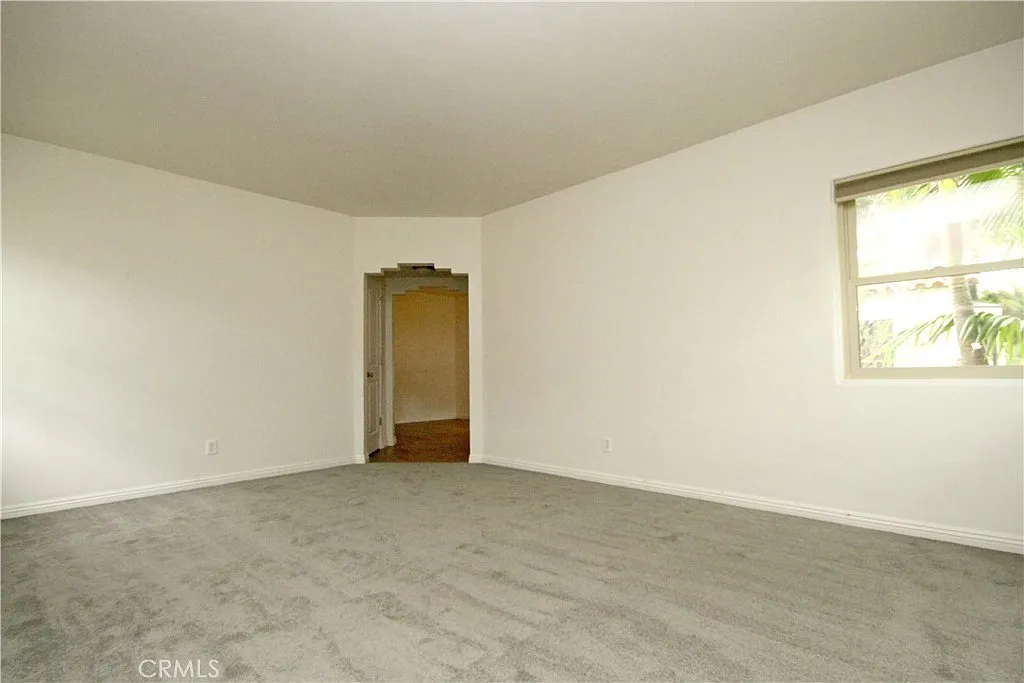2 bed, 930 sqft, $3,000 — Photo 4