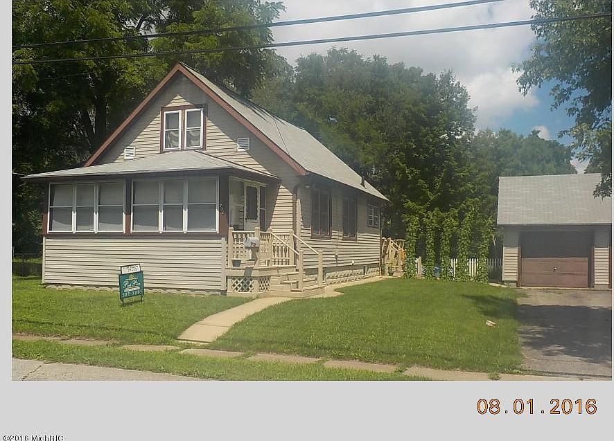 1st image of 736 Hutchinson St