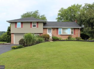 1663 County Line Rd, Bechtelsville, PA 19505