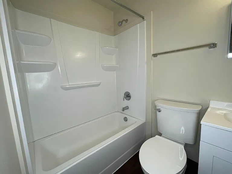 Oak Creek Apartments — Photo 28