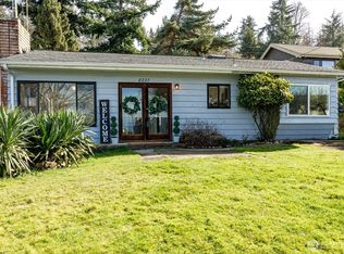 8227 Whidbey Dr, Clinton, WA 98236