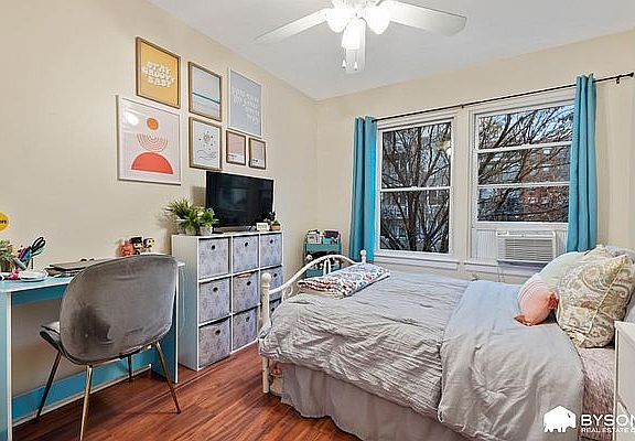 4th image of 231 E 110th St APT 3