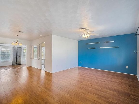 3rd image of 552 Sheridan Dr