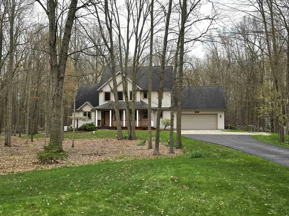 2040 E Roxbury Ct, Midland, MI 48642