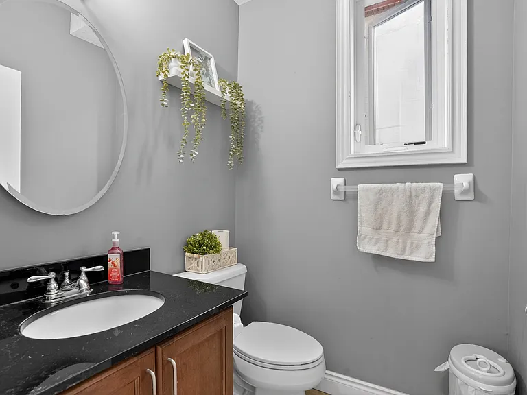 2200 Dogwood Cres — Photo 16