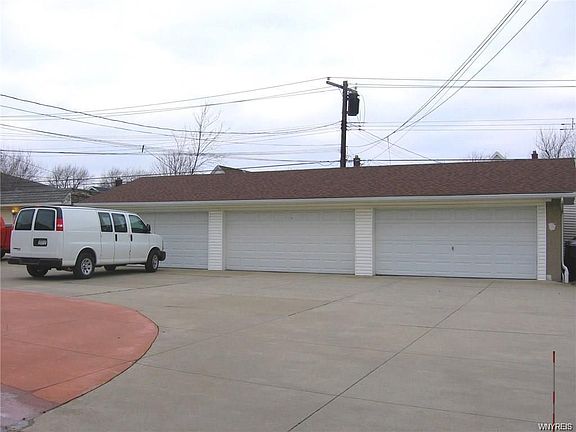3rd image of 24 Stoneleigh Ave APT 2