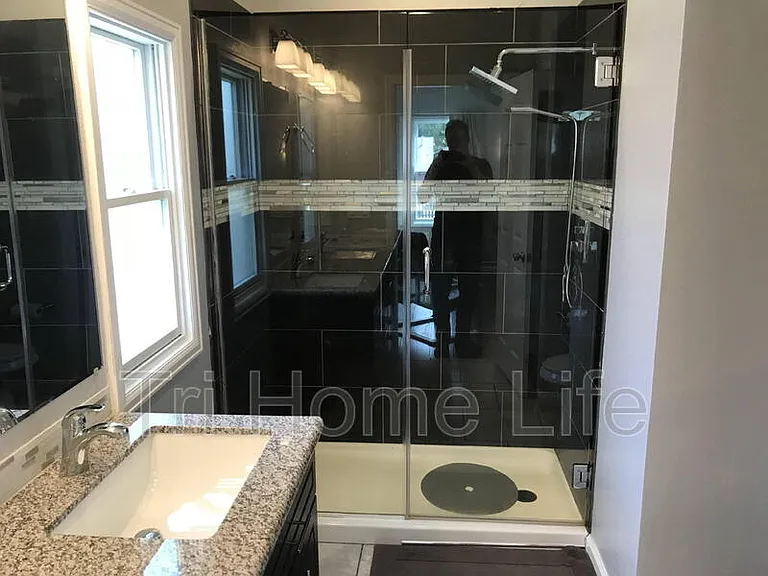 1652 N Gaylord St — Photo 5
