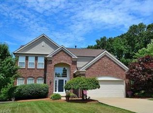 325 Halifax Ct, Northfield, OH