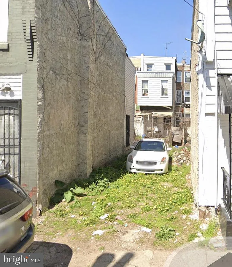 1543 W Oakdale St photo 1