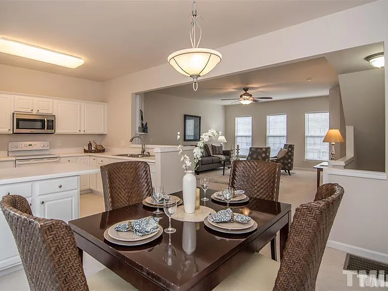 409 Coral Creek Ln — Photo 6