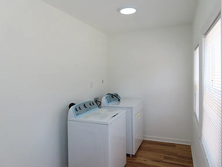 527 Cornelius St — Photo 18
