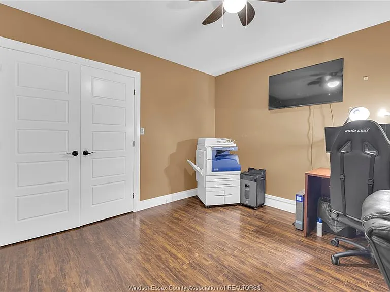 498 Sacred Heart Dr #LOWER — Photo 18