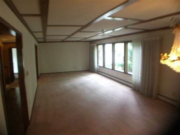 3rd image of 710 Victor Dr