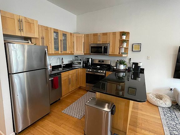 5th image of 2534 47th St Floor 2