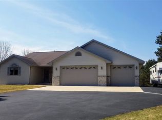 N3583 Sunrise Ct, New London, WI 54961
