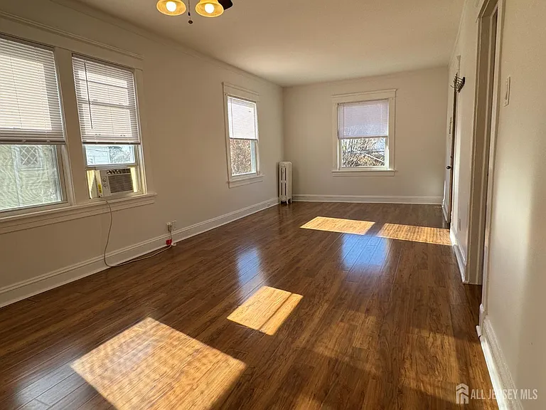 501 S 3rd Ave — Photo 7