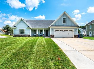 1704 Pipers Ridge Cir NW, Conover, NC 28613
