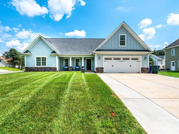 1704 Pipers Ridge Cir NW, Conover, NC 28613
