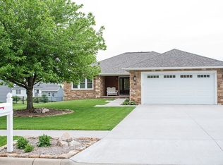 444 S 19th St, Clinton, IA 52732