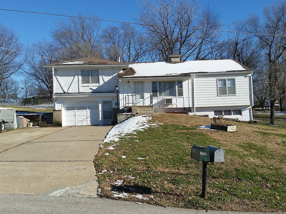 1st image of 2011 N Redwood Dr