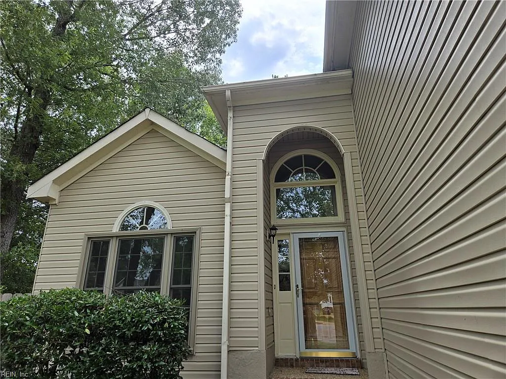 5 bed, 14.0 bath, 2800 sqft, $3,085 — Photo 2
