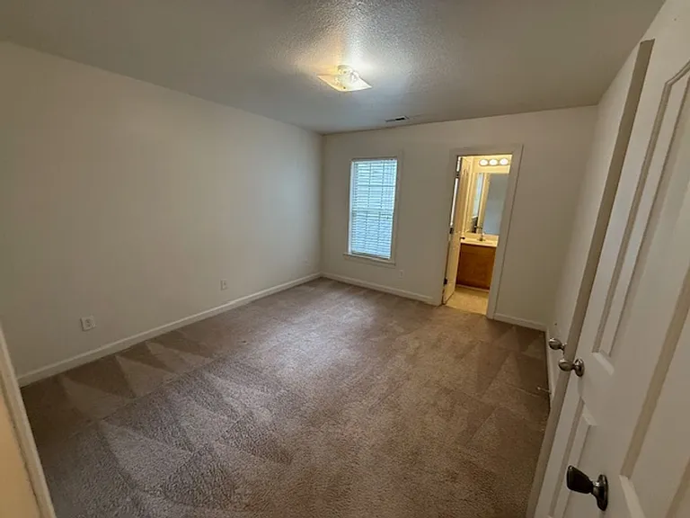 500 Springwood Dr — Photo 9