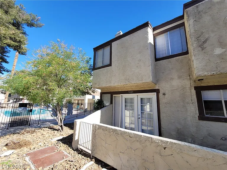 5049 Spencer St #D — Photo 8