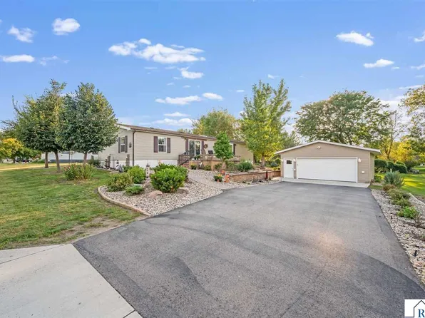 151 S Hunt St, Lake Crystal, MN 56055
