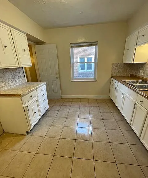 19212 Cliff St — Photo 5
