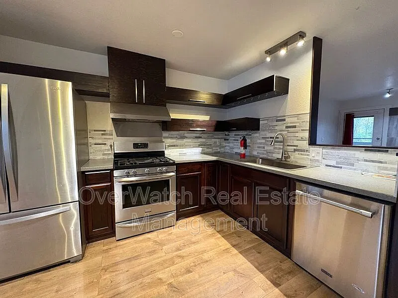 2 bed, 1.0 bath, 810 sqft, $1,650 — Photo 3