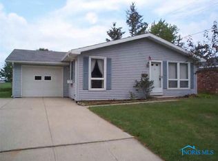 420 Clover Ln, Wauseon, OH 43567