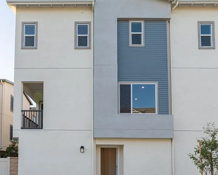 2539 Dorris St — Photo 1