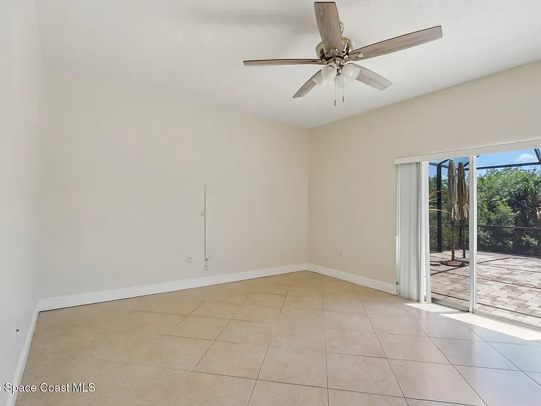 929 Hialeah St — Photo 13